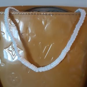 PUKA SHELL & WHITE CORD NECKLACE